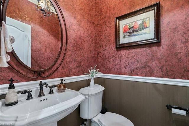 19 Middlefield Court, Greensboro, NC 27455