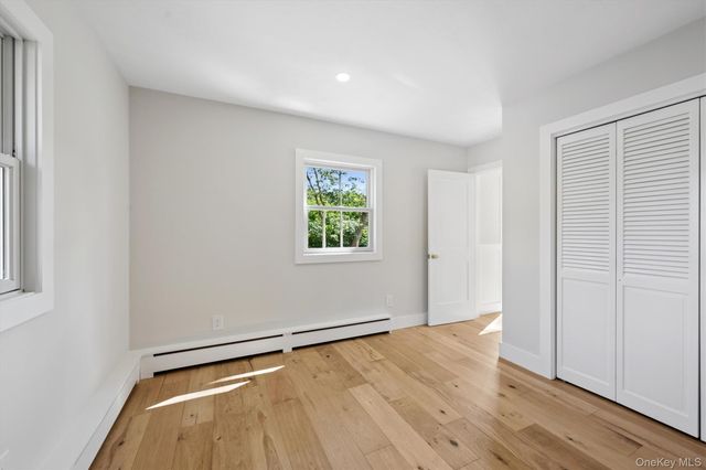 20 Camelia Place, Hauppauge, NY 11788