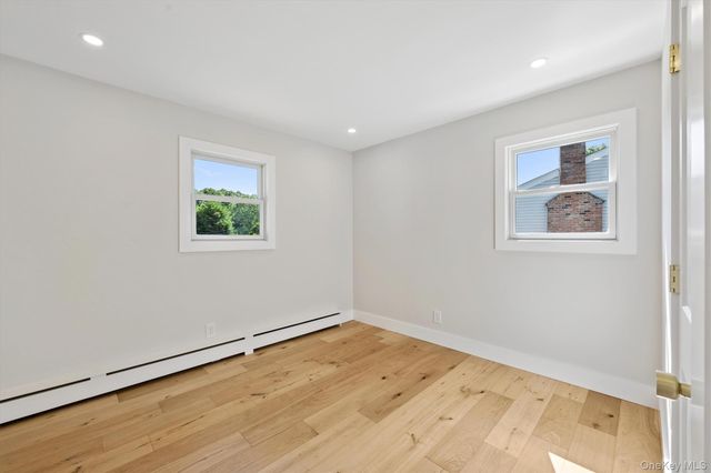 20 Camelia Place, Hauppauge, NY 11788