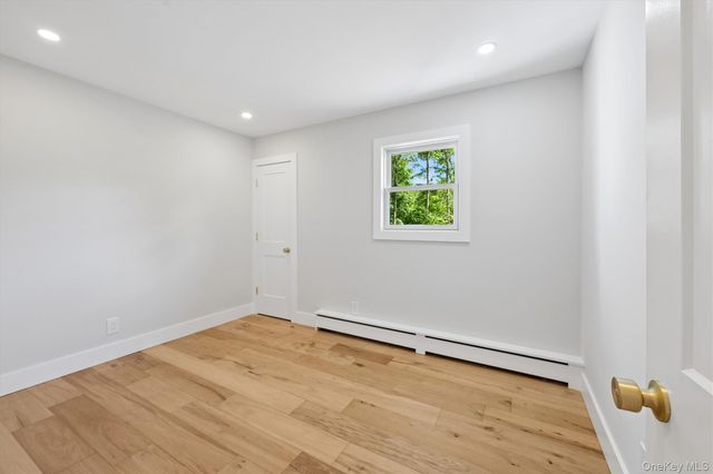 20 Camelia Place, Hauppauge, NY 11788