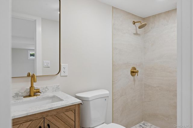 20 Camelia Place, Hauppauge, NY 11788