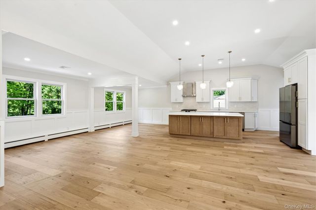 20 Camelia Place, Hauppauge, NY 11788