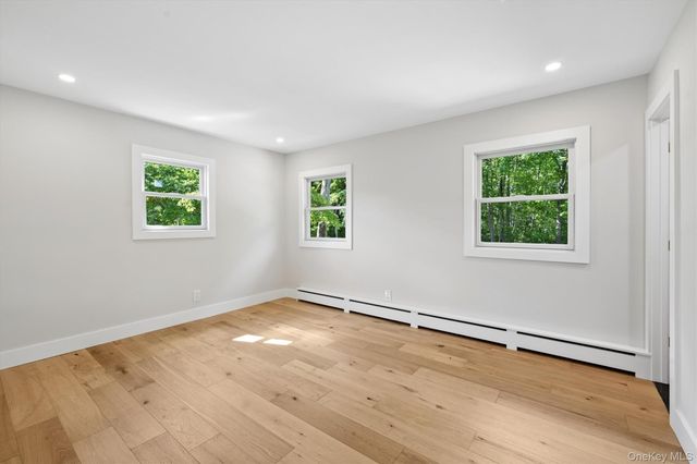 20 Camelia Place, Hauppauge, NY 11788