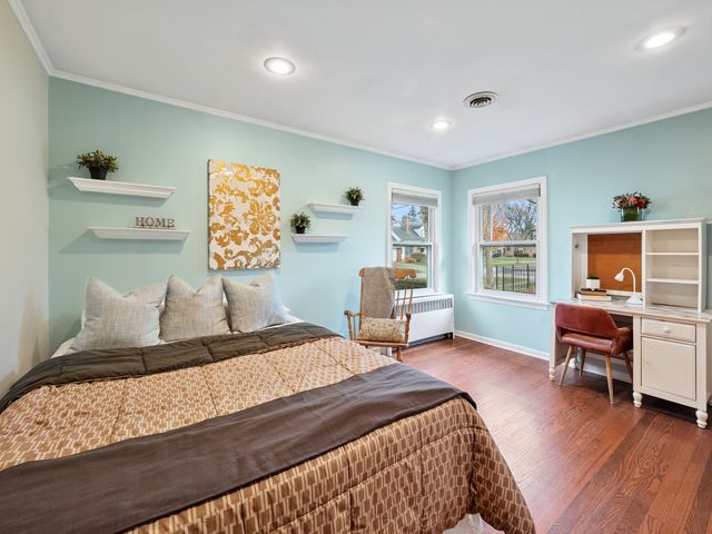 295 Ardmore Road, Des Plaines, IL 60016