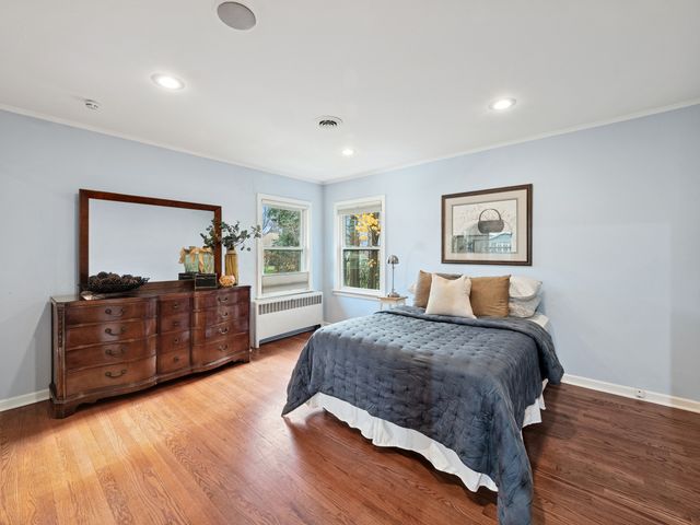 295 Ardmore Road, Des Plaines, IL 60016