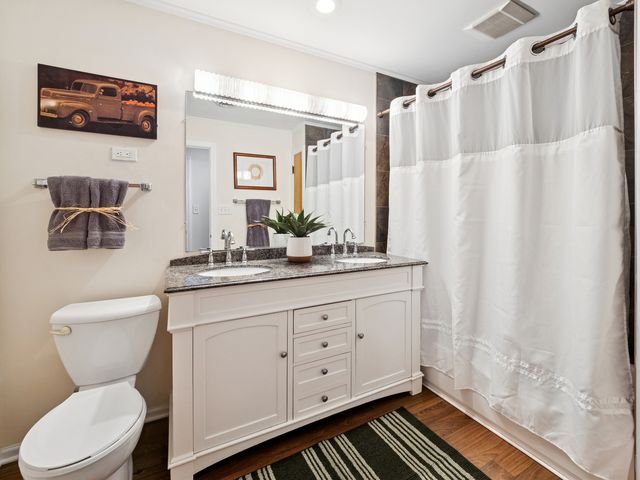 295 Ardmore Road, Des Plaines, IL 60016