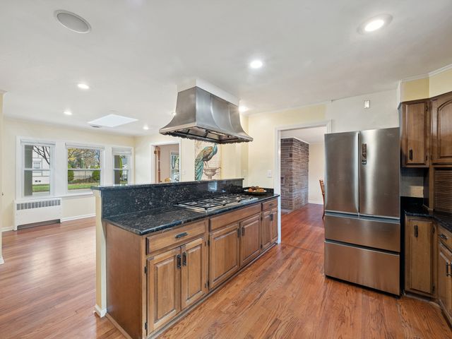 295 Ardmore Road, Des Plaines, IL 60016