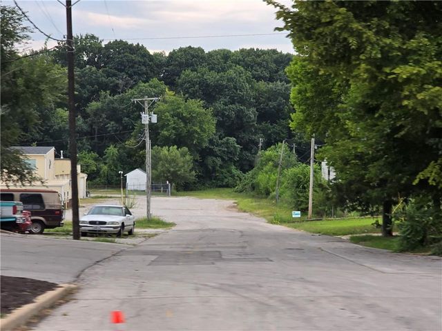 1206 S Woodland Avenue, Independence, MO 64050