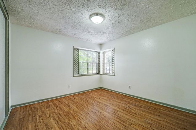 1906 Iron Ridge, Sugar Land, TX 77478