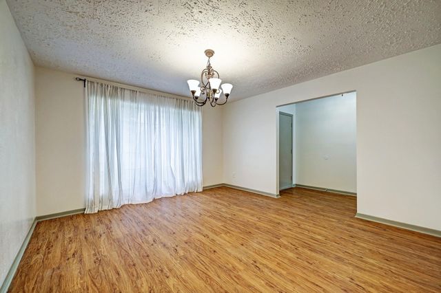 1906 Iron Ridge, Sugar Land, TX 77478