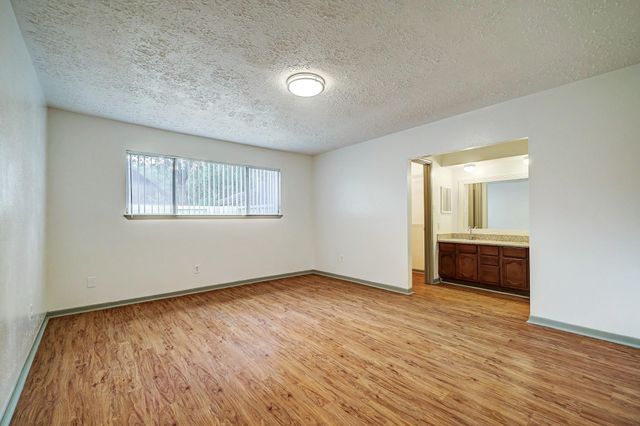 1906 Iron Ridge, Sugar Land, TX 77478
