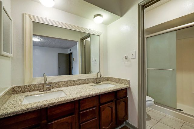 1906 Iron Ridge, Sugar Land, TX 77478