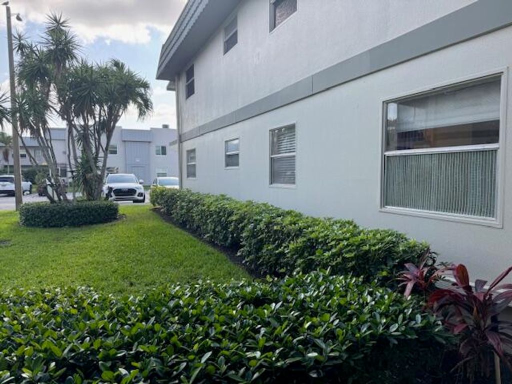 Image 24 of property listing at 349 Flanders H, Delray Beach, FL 33484