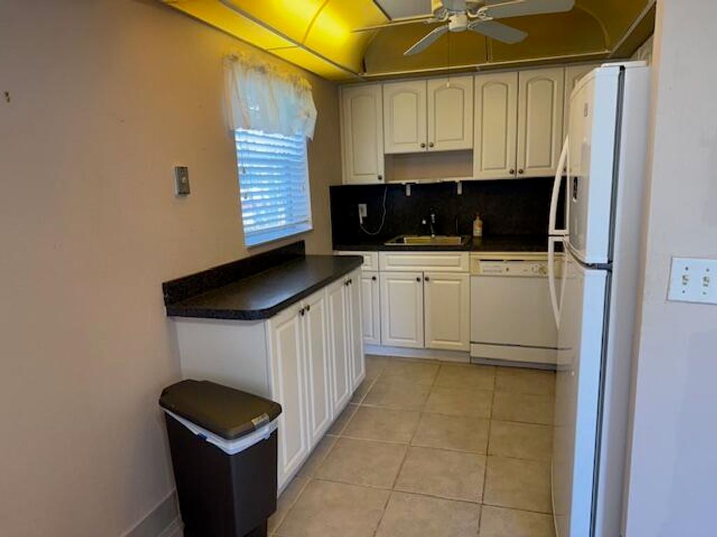 Image 6 of property listing at 349 Flanders H, Delray Beach, FL 33484