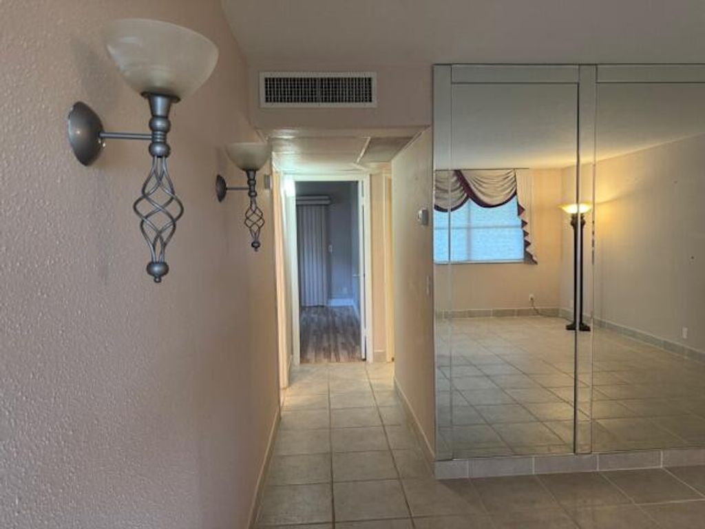 Image 9 of property listing at 349 Flanders H, Delray Beach, FL 33484
