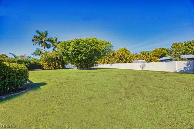 5417 Loyola LN, Fort Myers, FL 33908