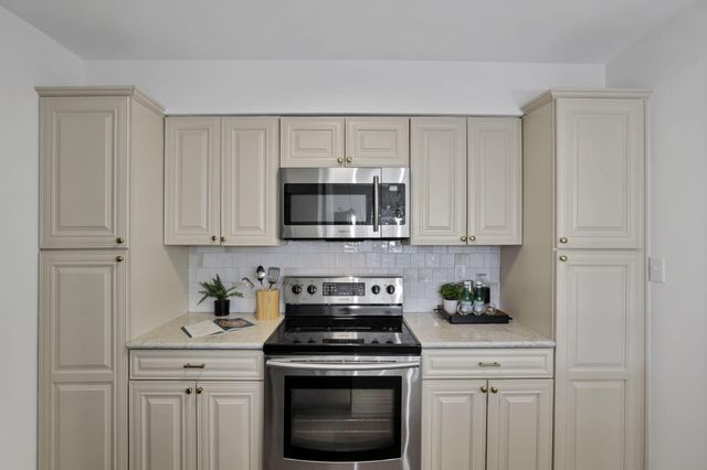 2160 Coach Road N, 9, Columbus, OH 43220