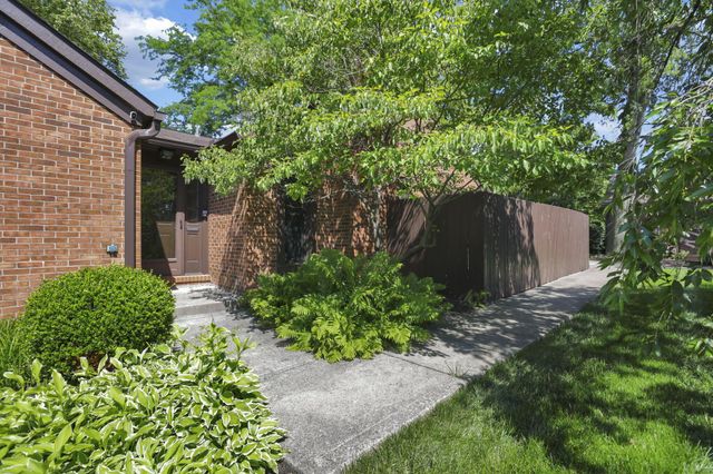 2160 Coach Road N, 9, Columbus, OH 43220