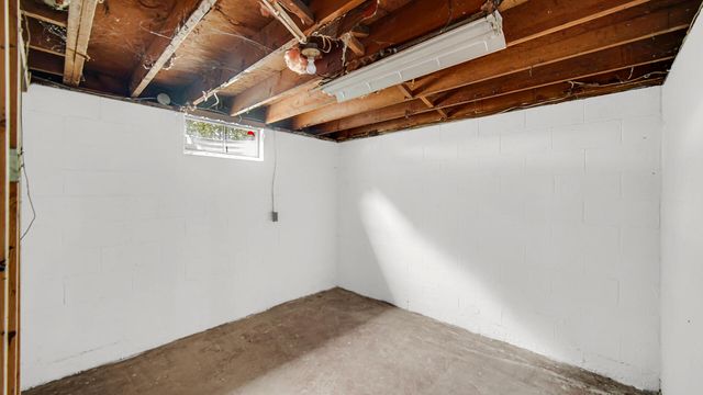 1244 E 1000 N, La Porte, IN 46350