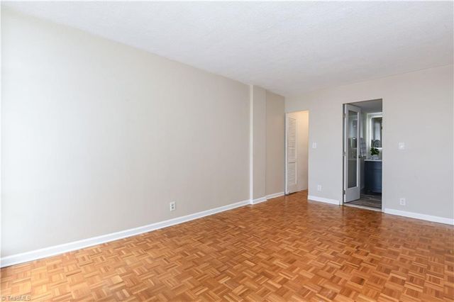 1101 N Elm Street 906, Greensboro, NC 27401
