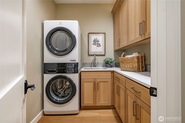 8784 Goshawk Road, Blaine, WA 98230