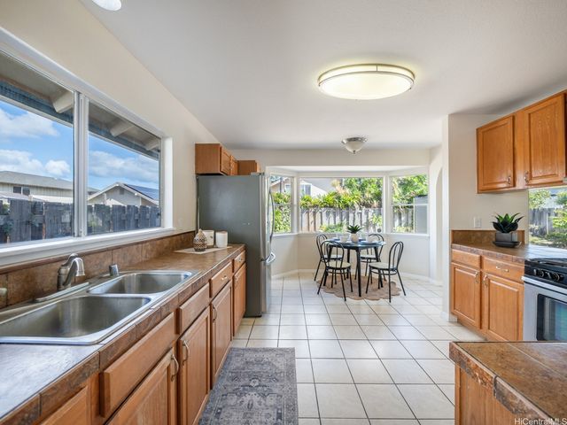 91-209 Ihee Place, Kapolei, HI 96707