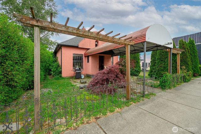 2058 2060 Main Street, Ferndale, WA 98248
