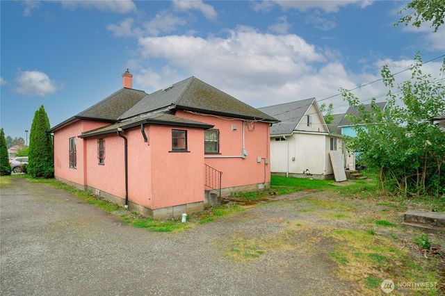 2058 2060 Main Street, Ferndale, WA 98248