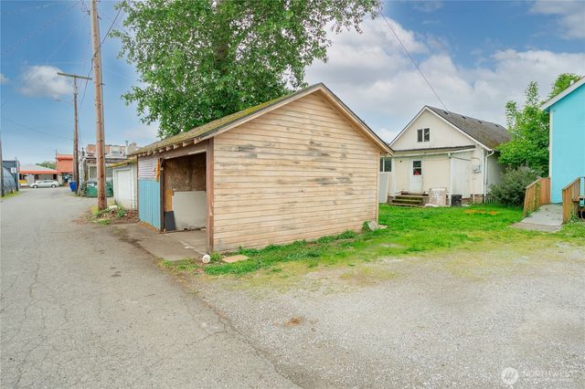 2058 2060 Main Street, Ferndale, WA 98248