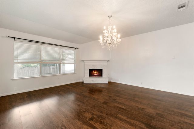 206 Shady Brook Drive, Arlington, TX 76002