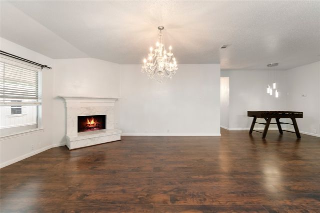 206 Shady Brook Drive, Arlington, TX 76002