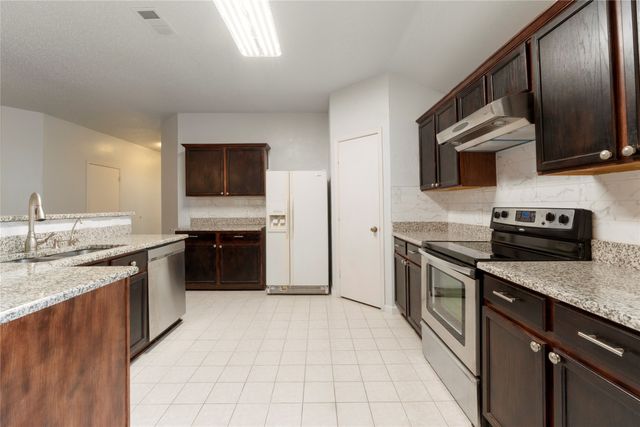 206 Shady Brook Drive, Arlington, TX 76002
