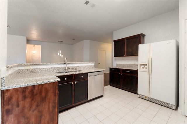 206 Shady Brook Drive, Arlington, TX 76002