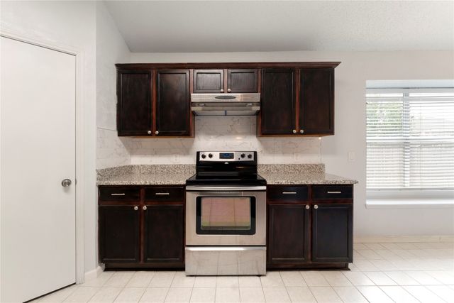 206 Shady Brook Drive, Arlington, TX 76002