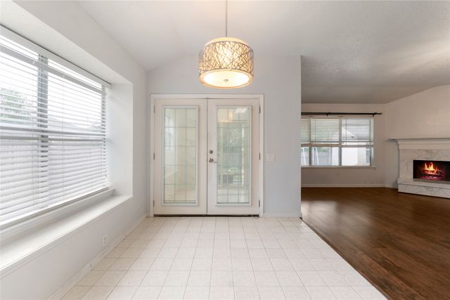 206 Shady Brook Drive, Arlington, TX 76002