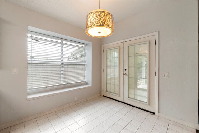 206 Shady Brook Drive, Arlington, TX 76002