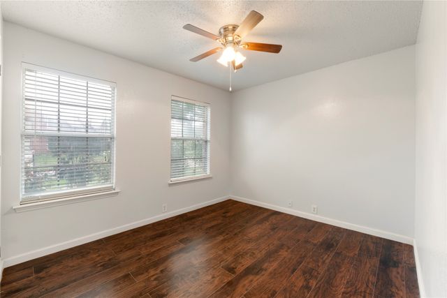 206 Shady Brook Drive, Arlington, TX 76002