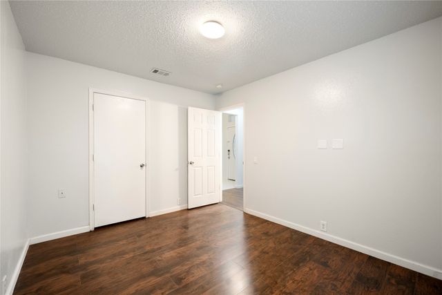 206 Shady Brook Drive, Arlington, TX 76002