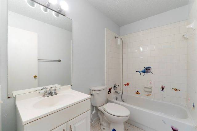 206 Shady Brook Drive, Arlington, TX 76002