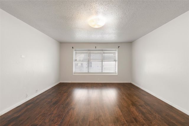 206 Shady Brook Drive, Arlington, TX 76002