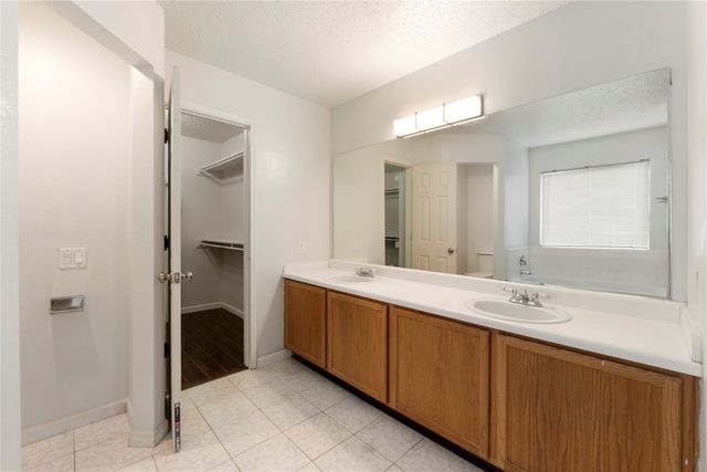 206 Shady Brook Drive, Arlington, TX 76002