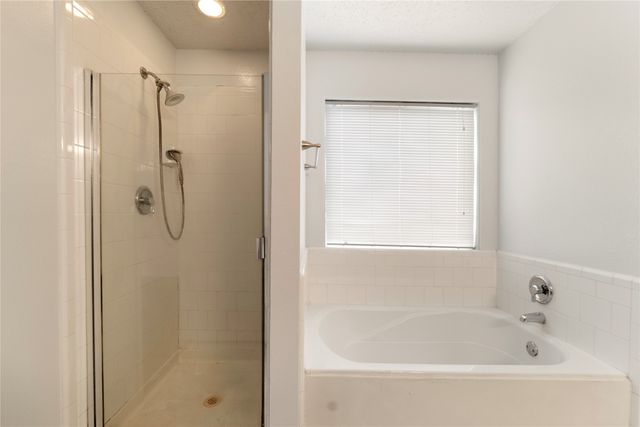 206 Shady Brook Drive, Arlington, TX 76002
