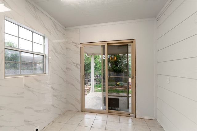206 Shady Brook Drive, Arlington, TX 76002