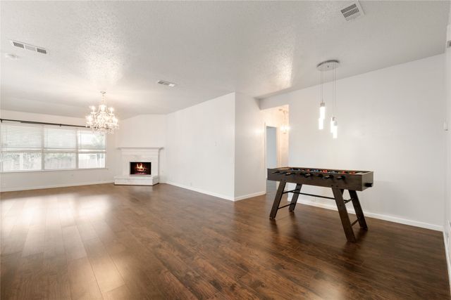 206 Shady Brook Drive, Arlington, TX 76002