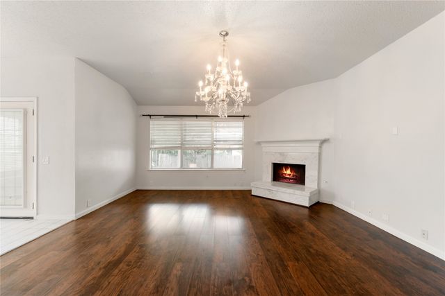206 Shady Brook Drive, Arlington, TX 76002