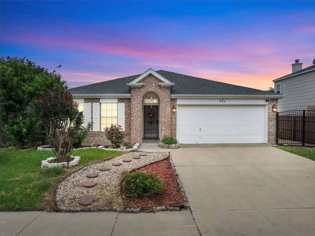 206 Shady Brook Drive, Arlington, TX 76002
