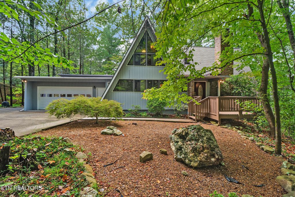 964 W Outer Drive, Oak Ridge, TN 37830