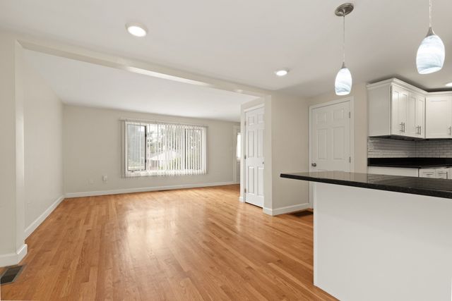 773 Boston St 773, Lynn, MA 01905