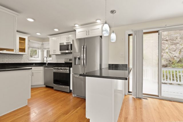 773 Boston St 773, Lynn, MA 01905