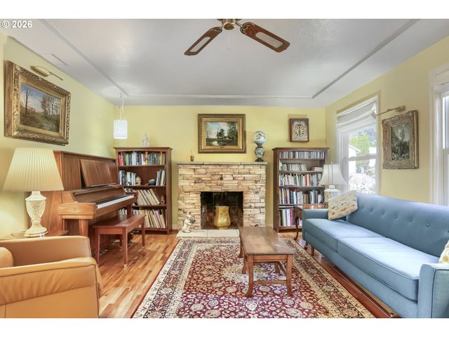 108 Ne 19TH Ave, Camas, WA 98607